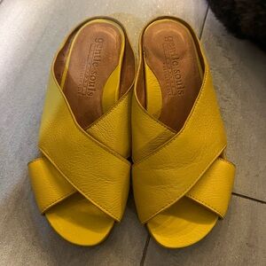 Gentle Souls Gianna X-Band Yellow Wedge Slides Women’s Sandals 6.5